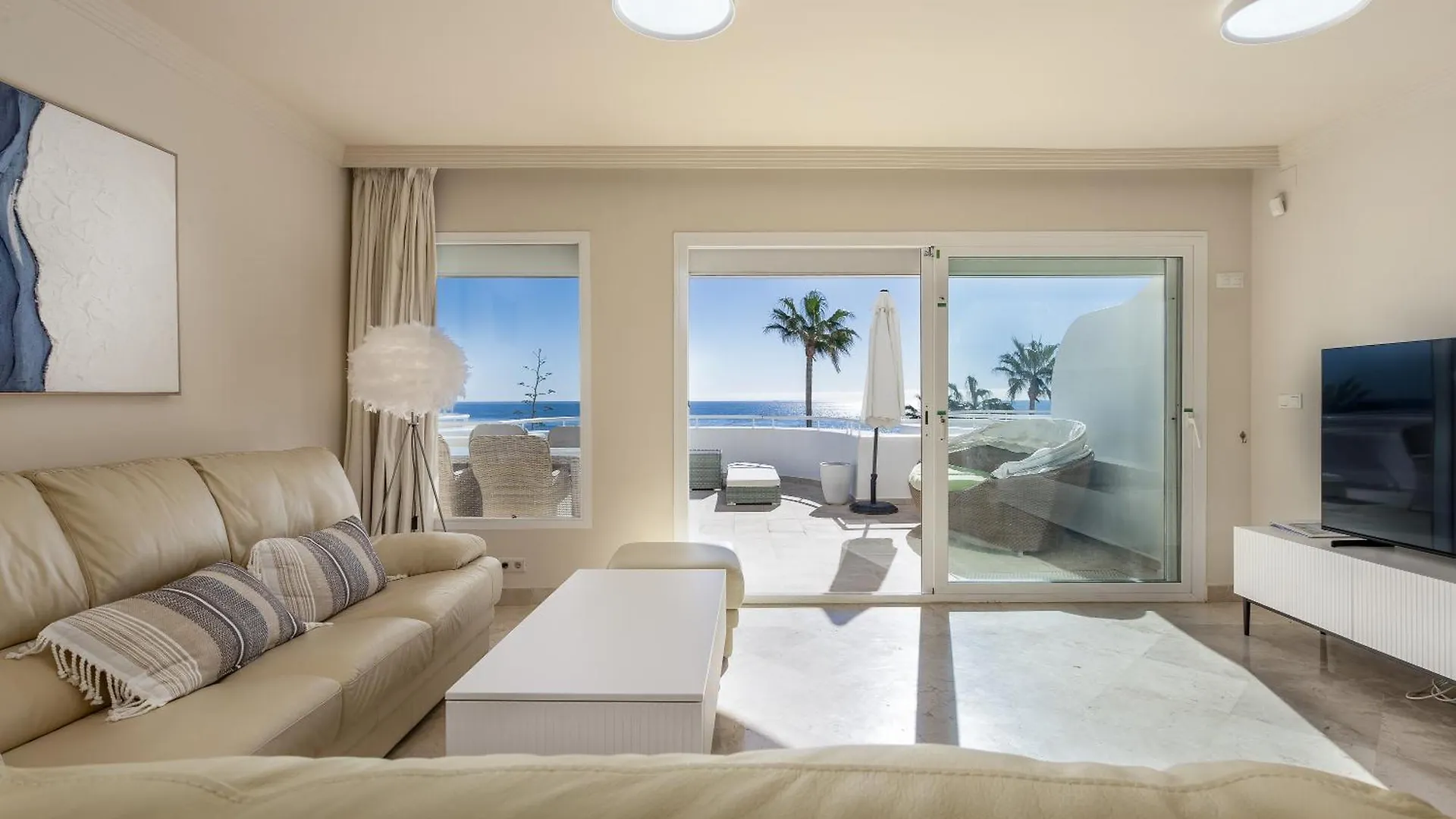 Beach Apartment Sinfonia - 2Br, Pool エステポナ