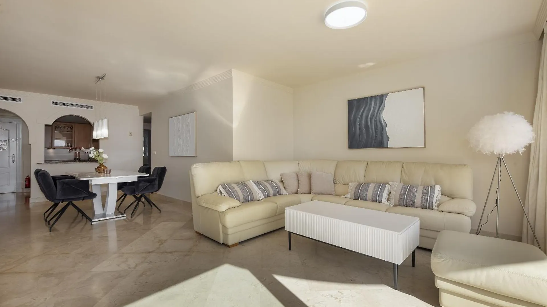 Beach Apartment Sinfonia - 2Br, Pool エステポナ スペイン
