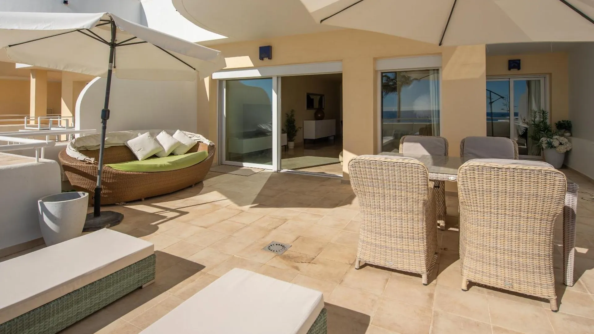 Beach Apartment Sinfonia - 2Br, Pool エステポナ