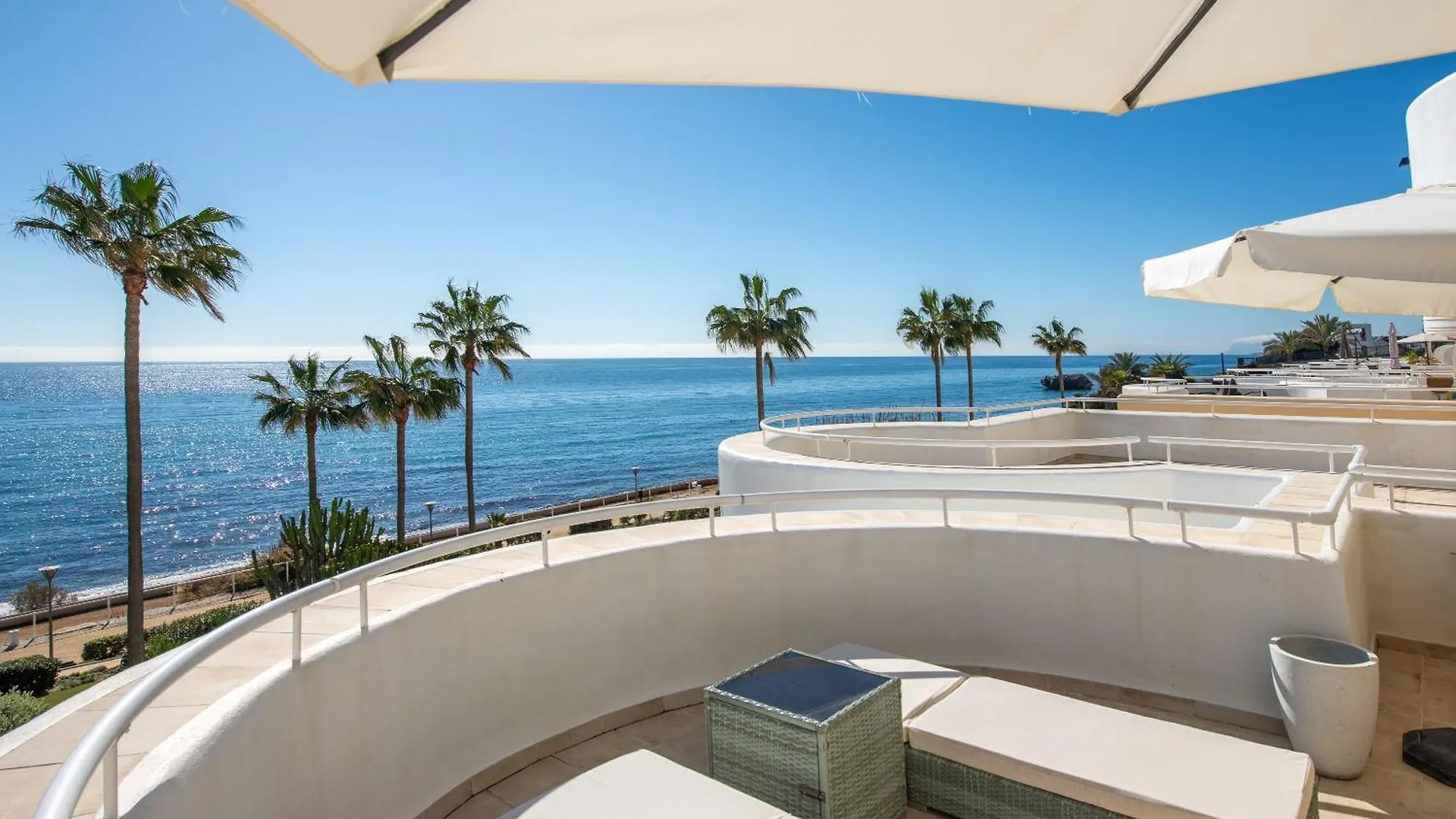 Beach Apartment Sinfonia - 2Br, Pool エステポナ スペイン