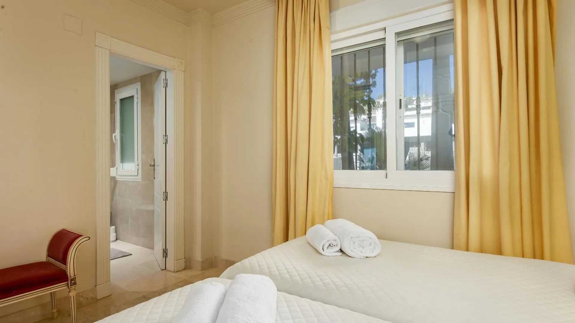 Beach Apartment Sinfonia - 2Br, Pool エステポナ
