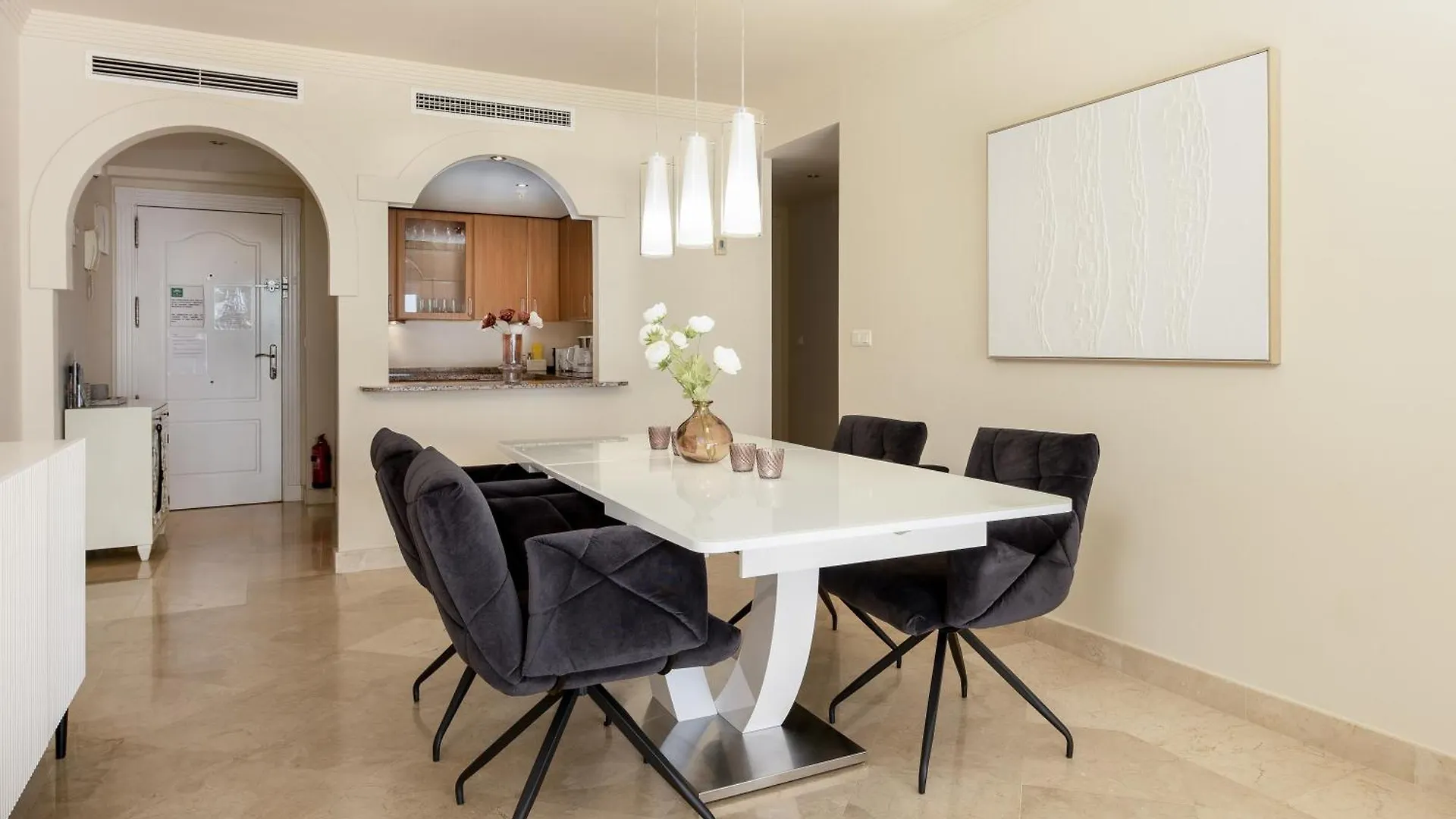 Beach Apartment Sinfonia - 2Br, Pool エステポナ