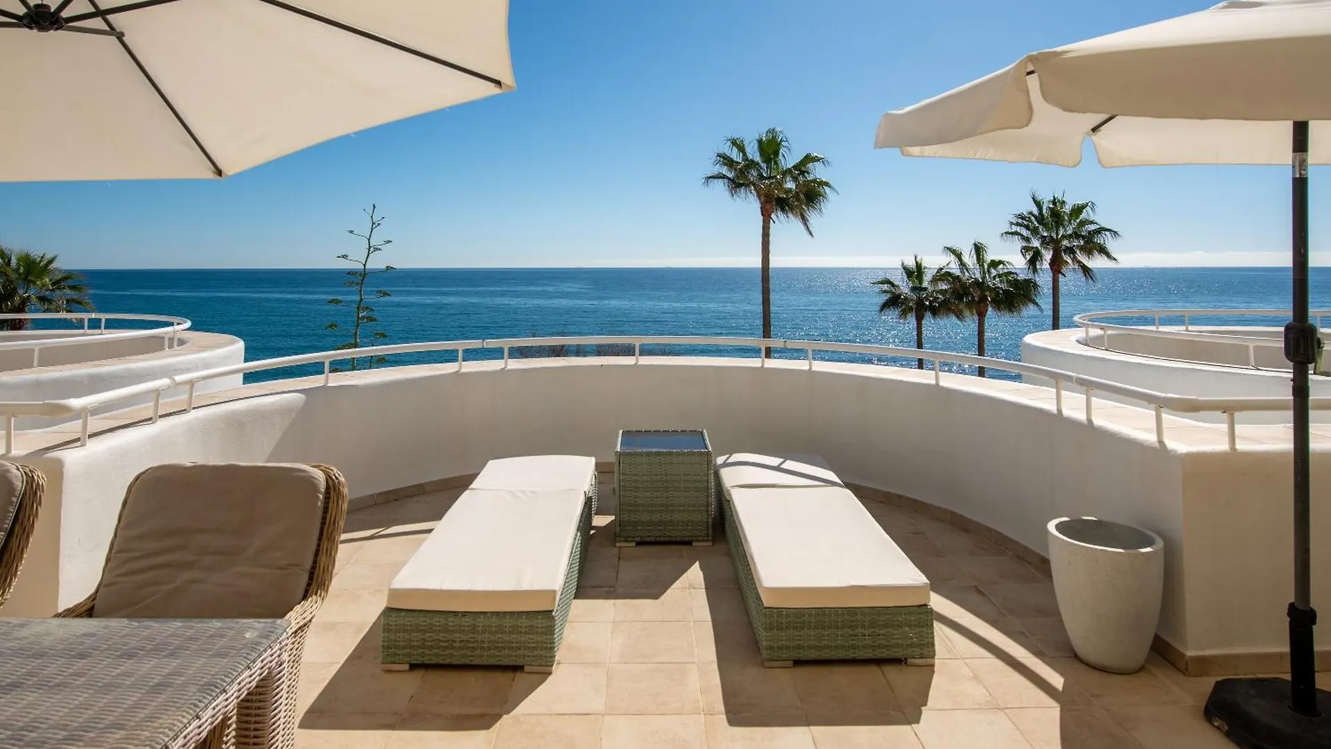 Beach Apartment Sinfonia - 2Br, Pool エステポナ