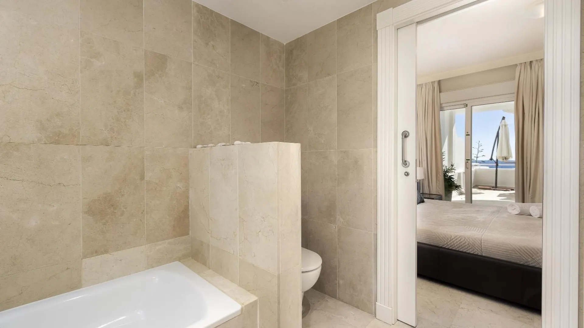 Beach Apartment Sinfonia - 2Br, Pool エステポナ