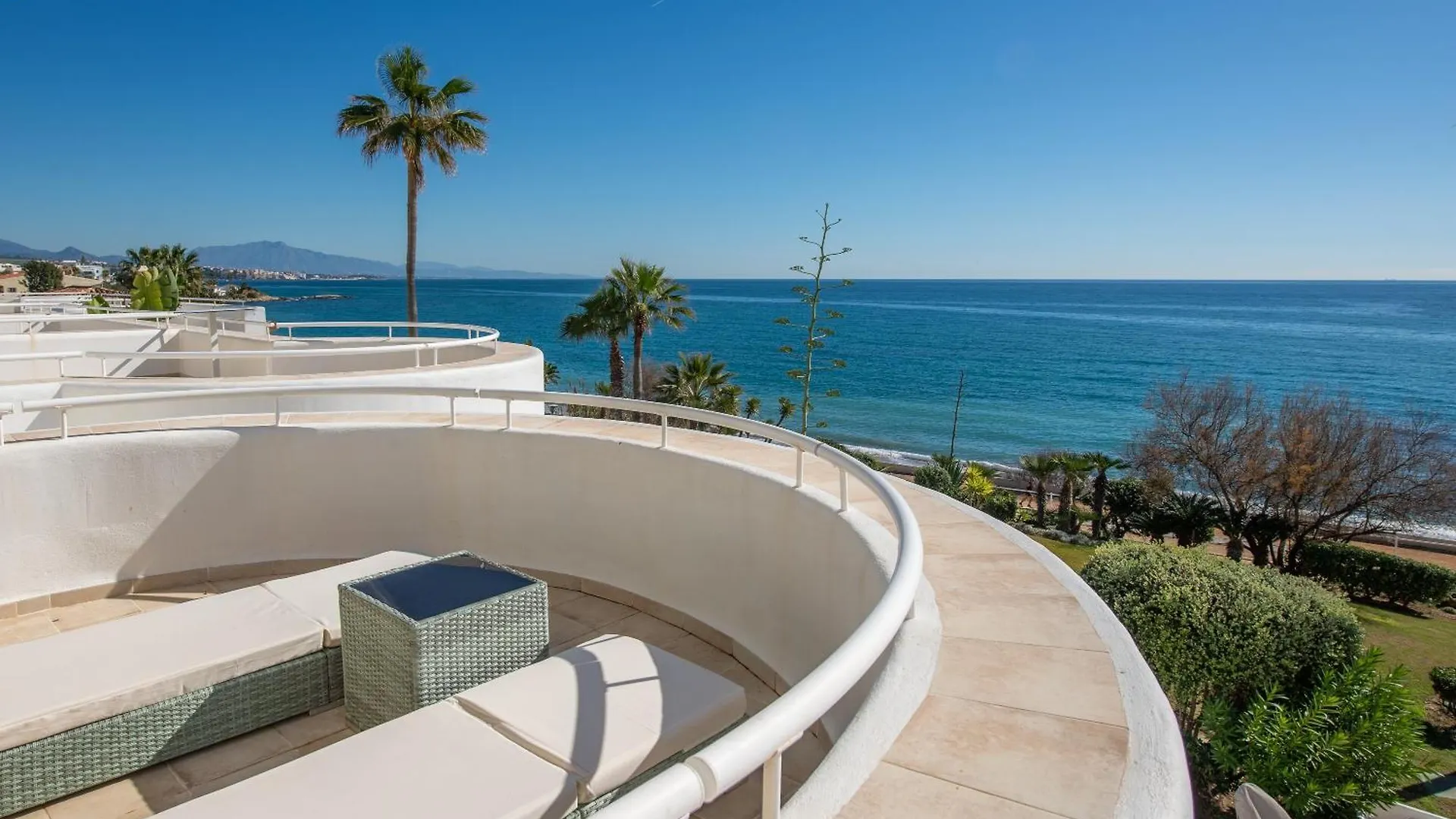 Beach Apartment Sinfonia - 2Br, Pool エステポナ