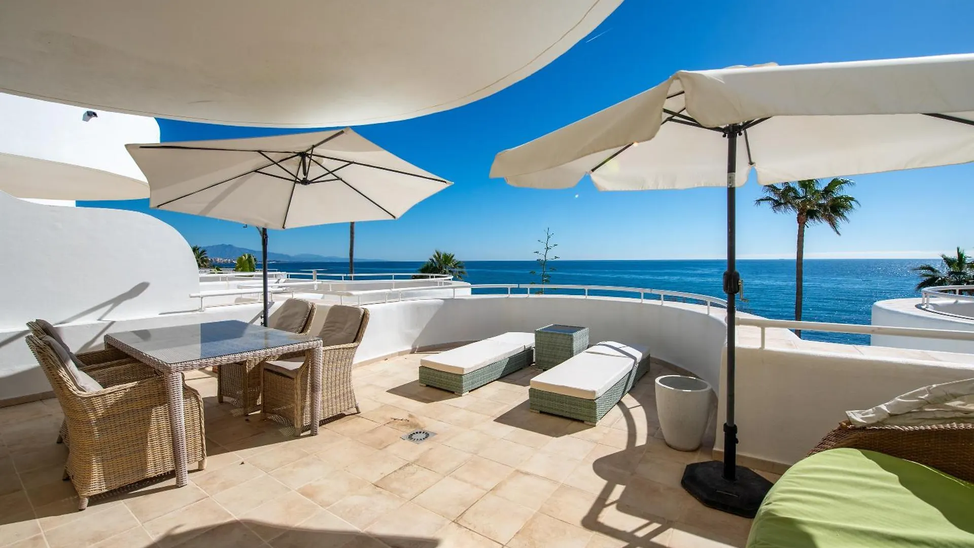Beach Apartment Sinfonia - 2Br, Pool Estepona 0*,  Spanien